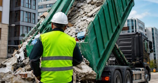 Вывоз строительного мусора в Белове: услуги лицензированной компании — ПроМусор